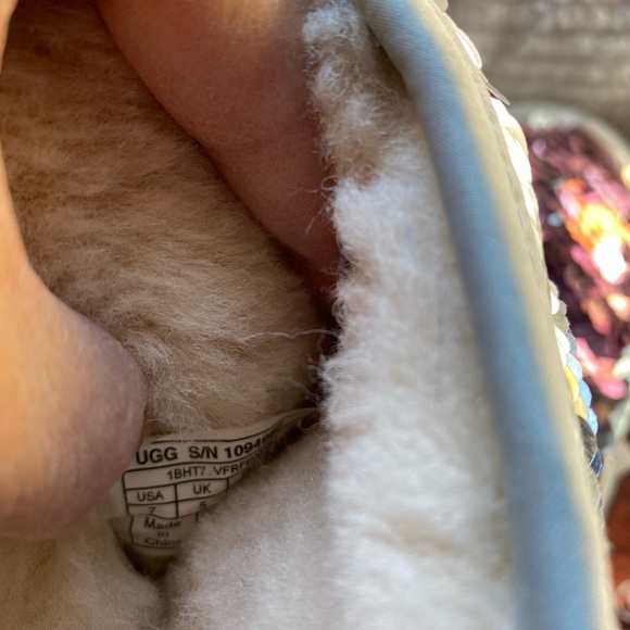 UGG COLOR CHANGING SEQUENCE BOOTS 7 - Picture 7 of 8